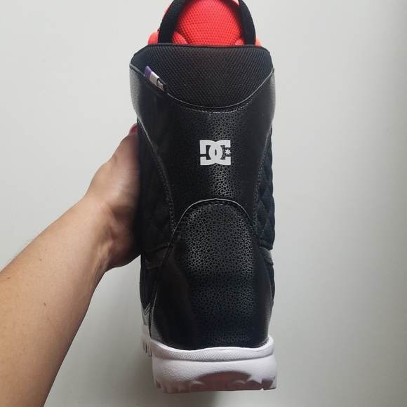 DC Snowboarding Black quilted boots Unisex size 7 - Picture 5 of 13